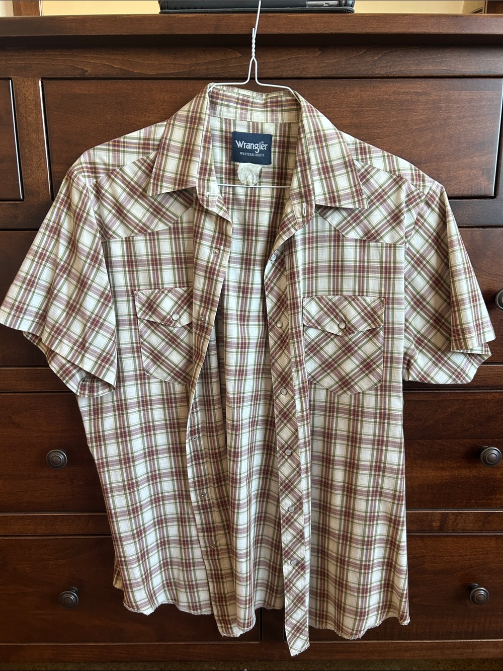 Wrangler Short-Sleeve Plaid Button-Down Shirt in Cream and Brown